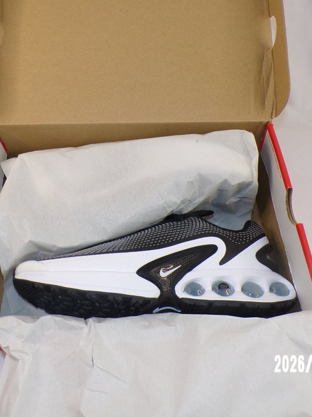 NIKE AIR MAX DN BRAND NEW RUNNING ATHLETIC SNEAKER.
